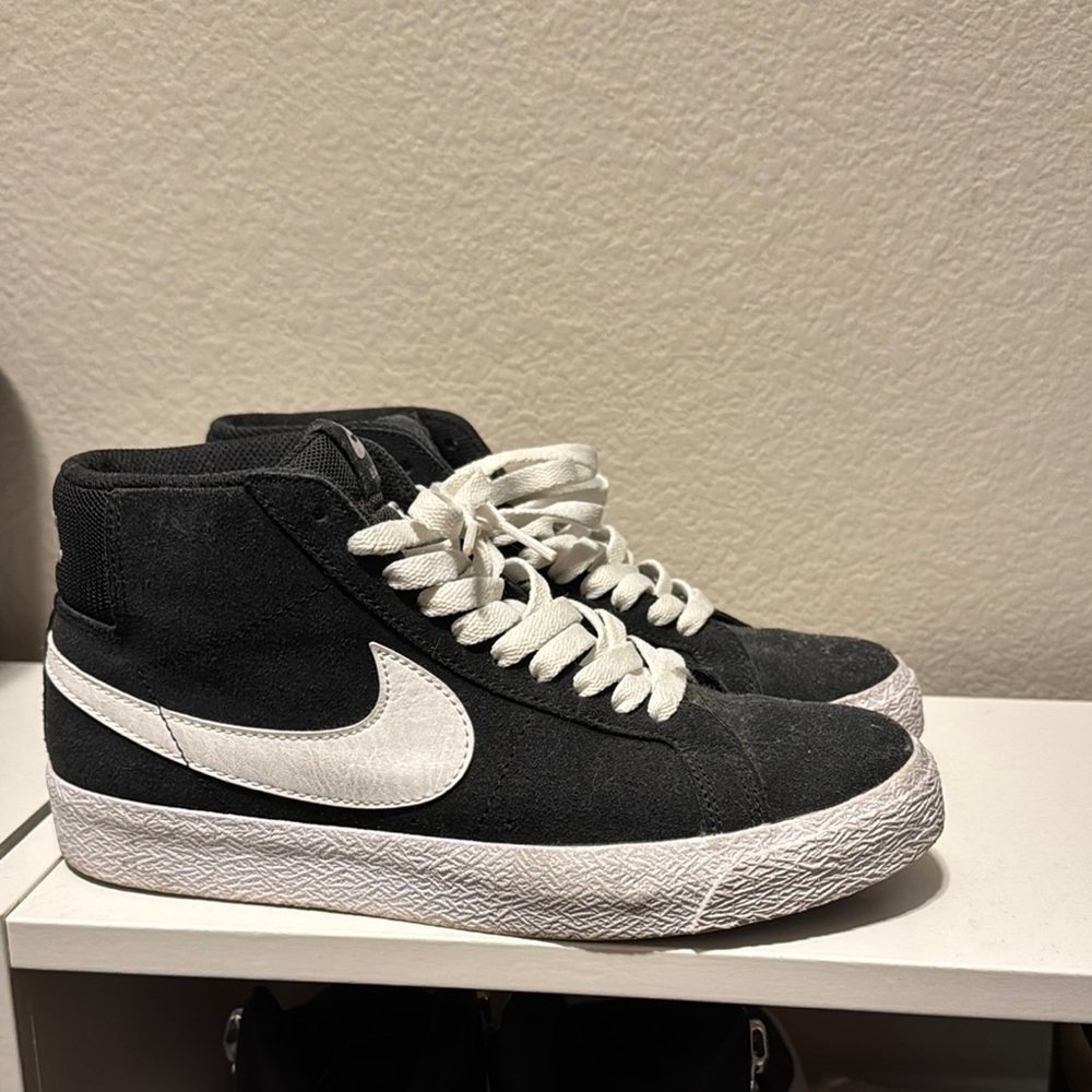 Nike Black and White High-Tops size 6Y